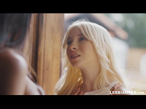 ❤️ Tagann an cailín abhaile cúpla mí ina dhiaidh sin agus itheann sí pussy a leasmham Porn álainn  linn ❤