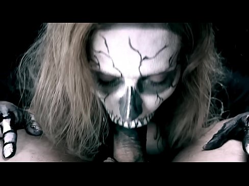 ❤️ Demon cailín sucking coileach lena béal dubh agus shlogtha cum. Porn álainn linn ❤